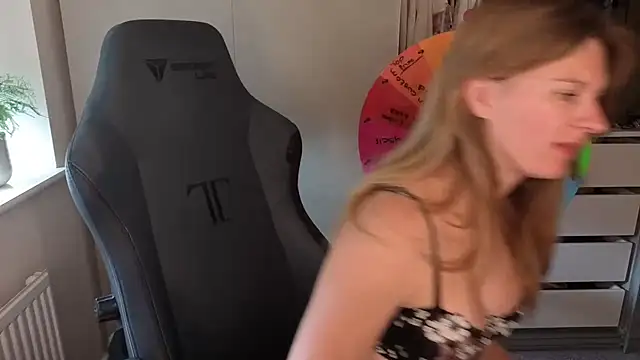 Lilly-Luscious online show from 06-01-26, 12:29