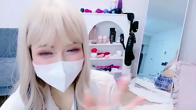Snapshot of -Nyanko-chan- chatting on 06-18-26, 11:14 -Nyanko-chan- online show from 06-18-26, 11:14