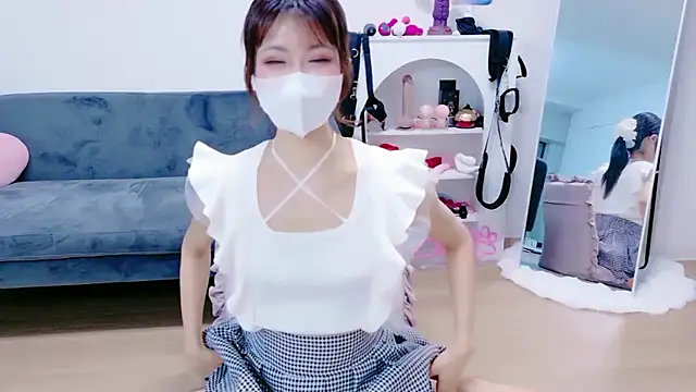 Snapshot of -Nyanko-chan- chatting on 06-23-26, 11:08 -Nyanko-chan- online show from 06-23-26, 11:08