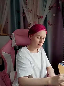 Fuzzy Unicorn online show from 10-16-25, 06:53