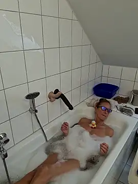 HotWifeLyn68 online show from 03-25-26, 12:00