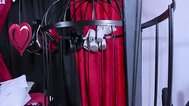 Snapshot of LiliThara chatting on 02-14-26, 06:43 LiliThara online show from 02-14-26, 06:43