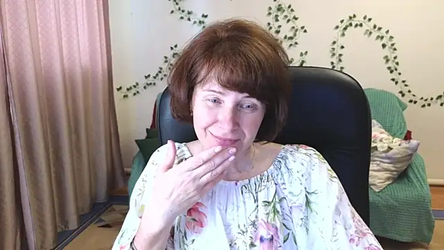 Lia Tito online show from 06-17-26, 05:54