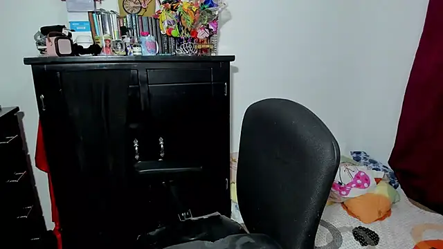 Ivy horse  online show from 01-16-26, 02:48