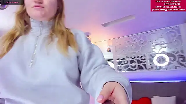 Snapshot of AshleyJoness chatting on 01-19-26, 06:17 AshleyJoness online show from 01-19-26, 06:17