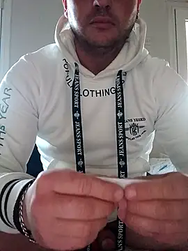 Snapshot of Makis09 chatting on 03-12-26, 05:24 Makis09 online show from 03-12-26, 05:24