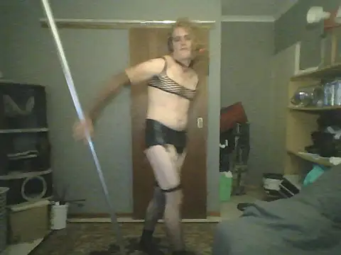 untamedredsnake online show from 04-06-26, 08:43