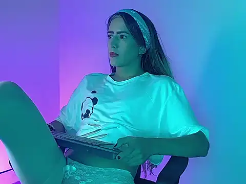 everly monroe online show from 10-17-25, 05:37