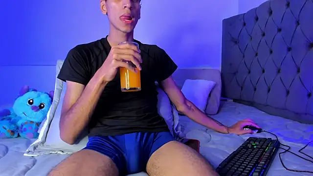 Snapshot of CamiiloRivera chatting on 09-11-25, 01:28 CamiiloRivera online show from 09-11-25, 01:28