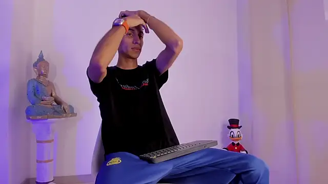 Snapshot of CamiiloRivera chatting on 09-19-25, 11:11 CamiiloRivera online show from 09-19-25, 11:11