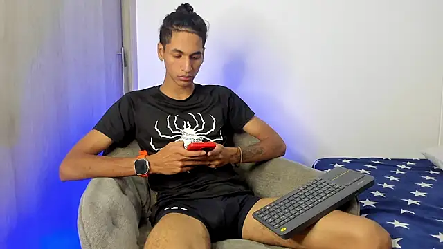 Snapshot of CamiiloRivera chatting on 10-04-25, 06:33 CamiiloRivera online show from 10-04-25, 06:33