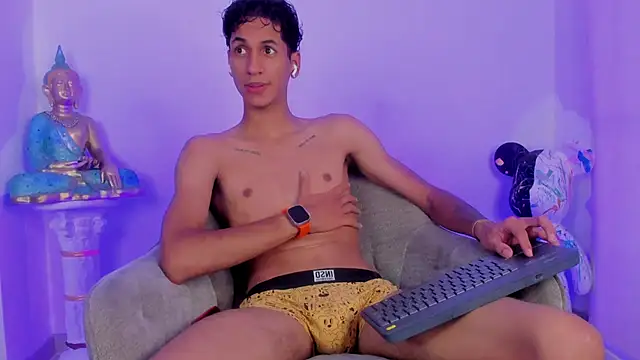 Snapshot of CamiiloRivera chatting on 10-05-25, 11:41 CamiiloRivera online show from 10-05-25, 11:41