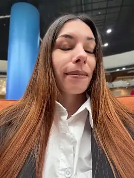 Amelie Crosby online show from 06-19-26, 02:43