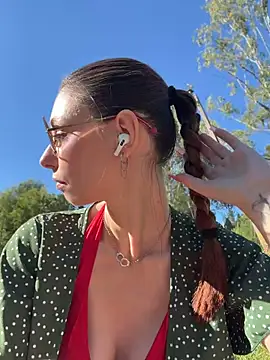 Amelie Crosby online show from 07-18-26, 02:21