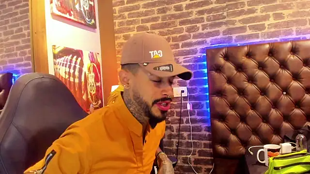 VinzenzRizzo online show from 10-30-25, 04:47