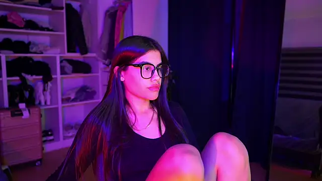 Snapshot of capriciousqueen chatting on 10-08-25, 03:15 capriciousqueen online show from 10-08-25, 03:15