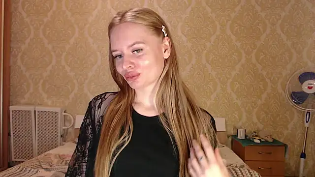 Snapshot of Kitkaat00 chatting on 04-27-26, 07:01 Kitkaat00 online show from 04-27-26, 07:01