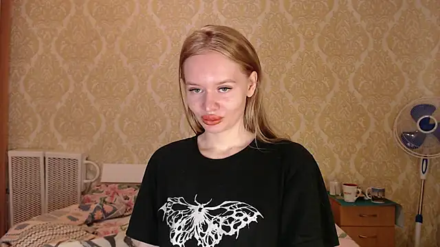 Snapshot of Kitkaat00 chatting on 05-01-26, 02:32 Kitkaat00 online show from 05-01-26, 02:32