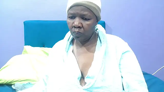 Snapshot of NaughtyChubbyZoe chatting on 10-05-25, 05:28 NaughtyChubbyZoe online show from 10-05-25, 05:28