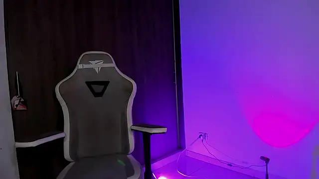 Snapshot of natevillage chatting on 10-14-25, 11:05 natevillage online show from 10-14-25, 11:05