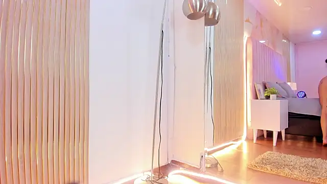 SofiaWhites online show from 04-17-26, 08:34