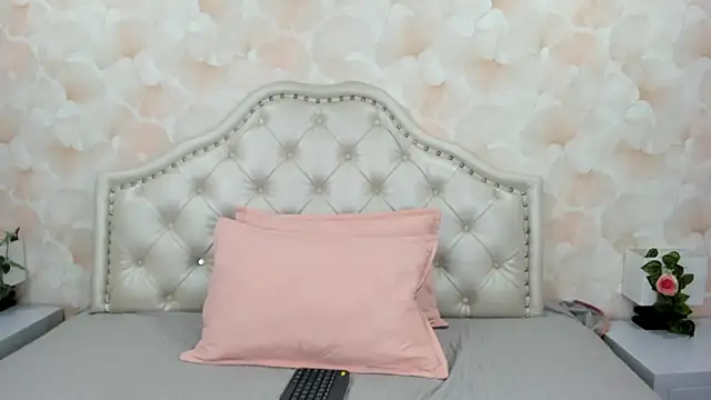 SofiaWhites online show from 05-15-26, 04:08