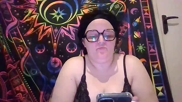 Snapshot of moulette7 chatting on 04-23-26, 06:43 moulette7 online show from 04-23-26, 06:43