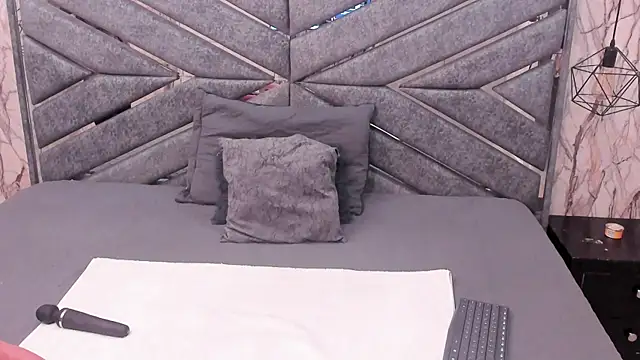 SASHA BROWNIE   online show from 04-06-26, 07:48