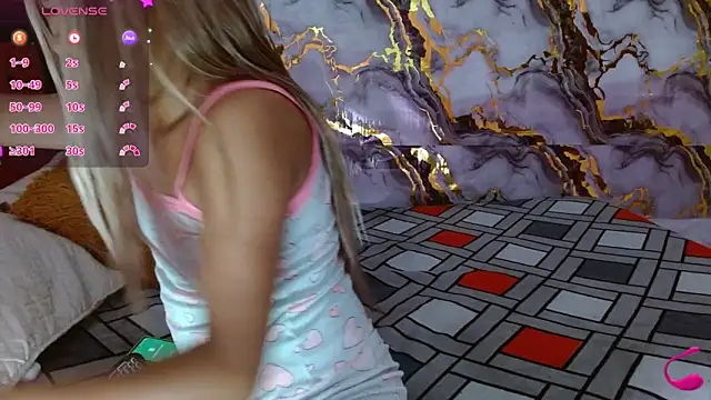 scarlethcooper99 online show from 03-03-26, 10:21