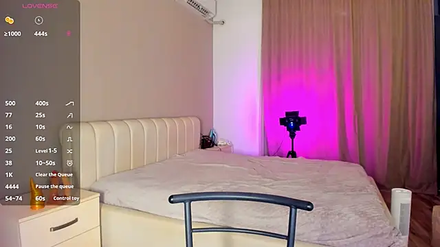 Clarity Yumi online show from 11-19-25, 02:55