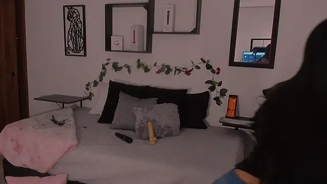 Mia 1120 online show from 09-29-25, 06:13