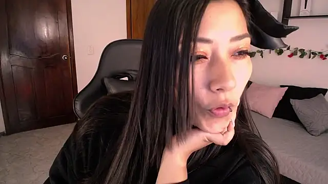 Mia 1120 online show from 10-07-25, 02:03