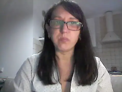 Snapshot of Elena48324 chatting on 04-29-26, 05:41 Elena48324 online show from 04-29-26, 05:41