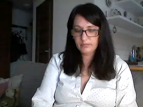 Snapshot of Elena48324 chatting on 05-13-26, 05:21 Elena48324 online show from 05-13-26, 05:21
