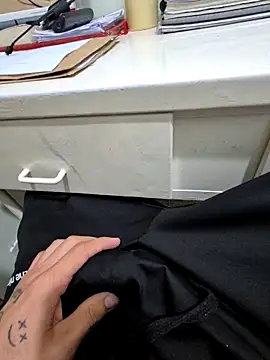 Saraiva2002 online show from 12-19-25, 02:24