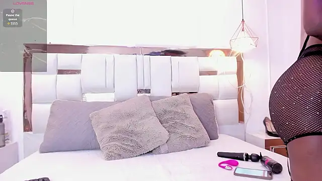 Skylar Smith  online show from 03-12-26, 12:33