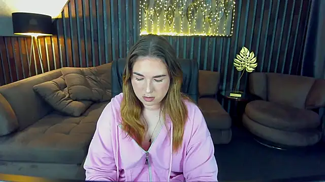 Snapshot of Sofii_darling chatting on 05-29-26, 04:38 Sofii darling online show from 05-29-26, 04:38