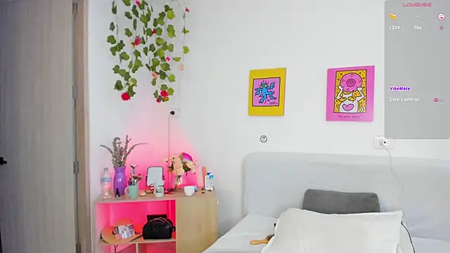 Snapshot of AprilAddams_ chatting on 09-13-25, 09:25 AprilAddams online show from 09-13-25, 09:25