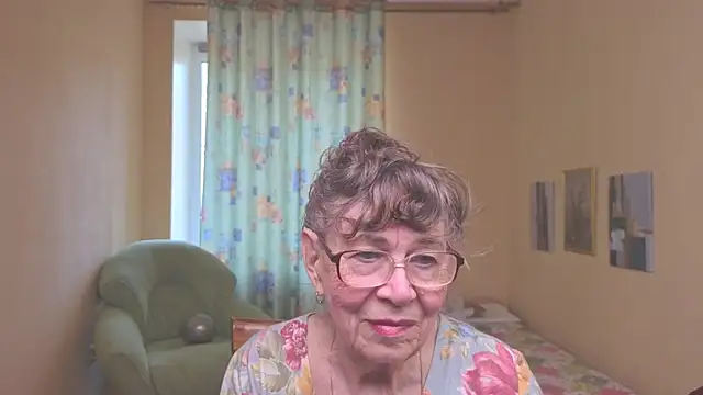 Snapshot of Betty_Brick chatting on 05-02-26, 11:48 Betty Brick online show from 05-02-26, 11:48