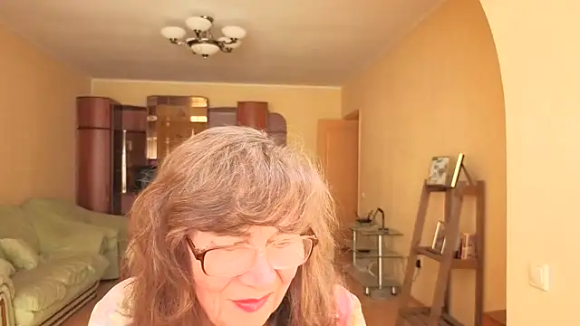 Snapshot of Betty_Brick chatting on 05-04-26, 11:06 Betty Brick online show from 05-04-26, 11:06