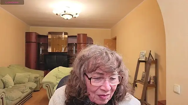 Snapshot of Betty_Brick chatting on 05-05-26, 04:04 Betty Brick online show from 05-05-26, 04:04