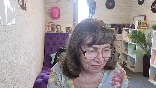 Snapshot of Betty_Brick chatting on 05-19-26, 12:55 Betty Brick online show from 05-19-26, 12:55