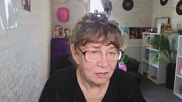 Betty Brick online show from 05-25-26, 12:55