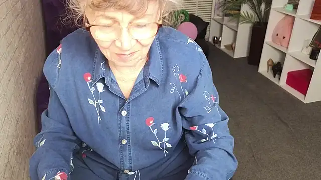Betty Brick online show from 05-27-26, 05:21