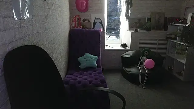 Betty Brick online show from 05-31-26, 02:13