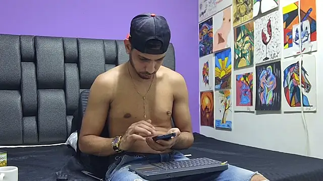 ashtoncooperr online show from 10-04-25, 06:17