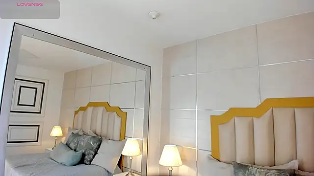 MaddieParker online show from 10-21-25, 07:25