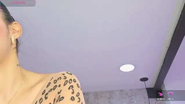 Snapshot of Saara_evans_ chatting on 09-27-25, 08:14 Saara evans online show from 09-27-25, 08:14