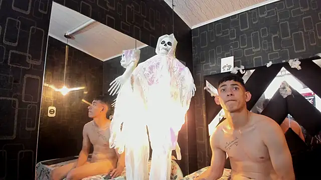 Snapshot of Liam_and_Barbie chatting on 10-19-25, 03:40 Liam and Barbie online show from 10-19-25, 03:40