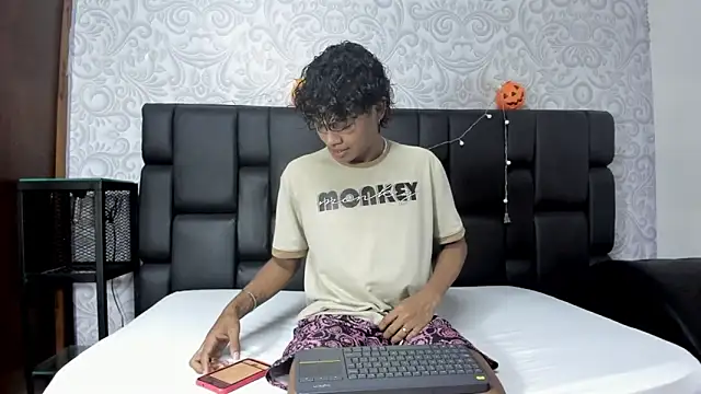 MilthonDelis online show from 10-31-25, 11:39